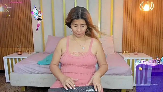 Snapshot of love_mommy chatting on 03-15-25, 05:41 love mommy online show from 03-15-25, 05:41