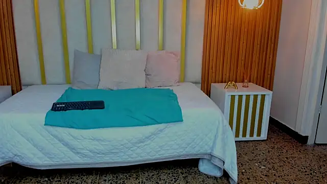 Snapshot of love_mommy chatting on 03-19-25, 05:52 love mommy online show from 03-19-25, 05:52