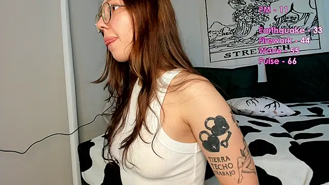 Snapshot of iampiggygirl_ chatting on 08-01-26, 02:16 iampiggygirl online show from 08-01-26, 02:16