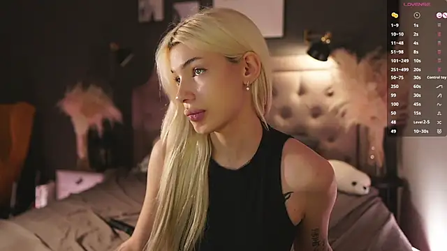 Snapshot of LolaStifler chatting on 02-22-25, 08:53 LolaStifler online show from 02-22-25, 08:53