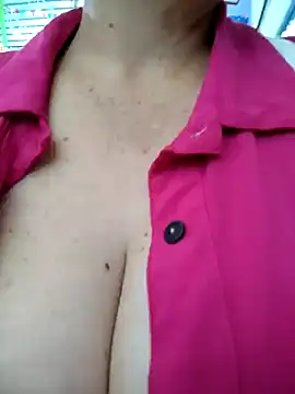 Snapshot of sussy_185 chatting on 02-20-25, 06:24 sussy 185 online show from 02-20-25, 06:24