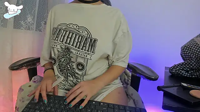 AlexaFoxy18 online show from 10-16-25, 07:31