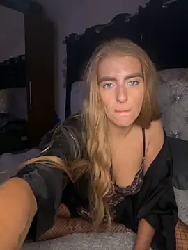 Snapshot of Summer_Paige chatting on 02-01-25, 12:51 Summer Paige online show from 02-01-25, 12:51