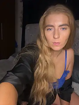 Snapshot of Summer_Paige chatting on 02-02-25, 02:06 Summer Paige online show from 02-02-25, 02:06