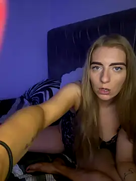 Snapshot of Summer_Paige chatting on 12-14-25, 04:18 Summer Paige online show from 12-14-25, 04:18