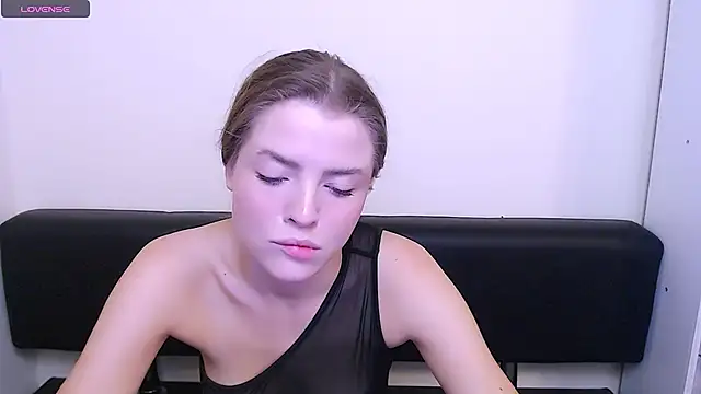 MissOliviaa  online show from 12-04-24, 03:21