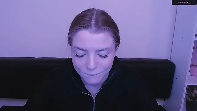 MissOliviaa  online show from 12-30-24, 07:37