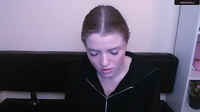 MissOliviaa  online show from 01-03-25, 12:08