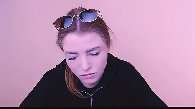 MissOliviaa  online show from 02-10-25, 08:20