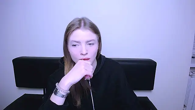 MissOliviaa  online show from 02-18-25, 08:38