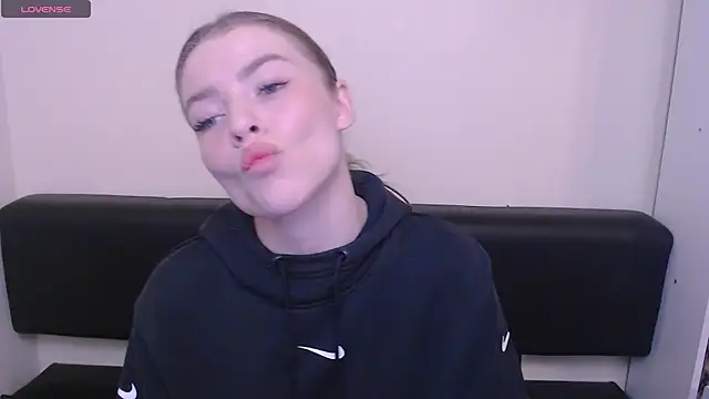 MissOliviaa  online show from 03-07-25, 01:40