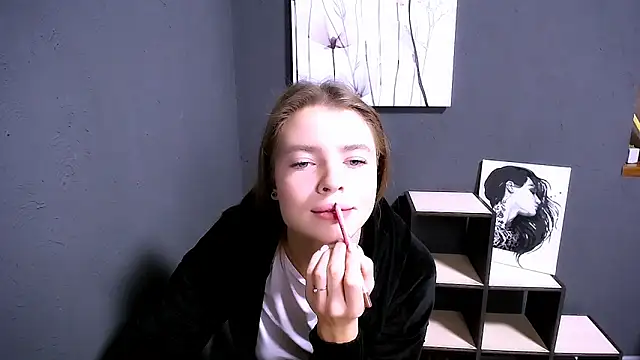 MissOliviaa  online show from 11-08-25, 07:41