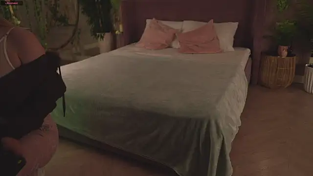 Smiley Mia online show from 11-10-25, 08:02