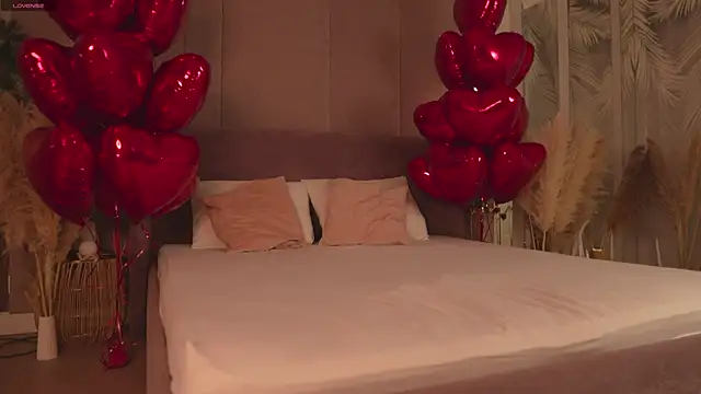 Smiley Mia online show from 02-14-26, 05:04