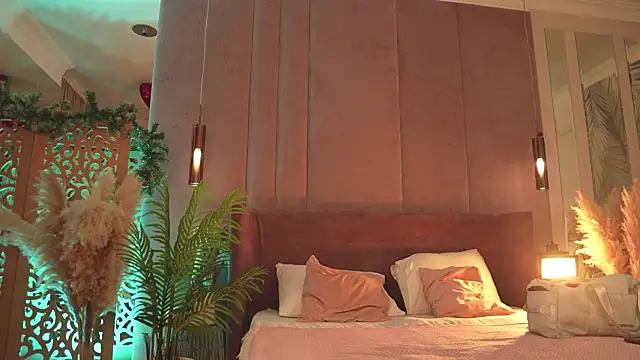 Smiley Mia online show from 03-14-26, 05:02