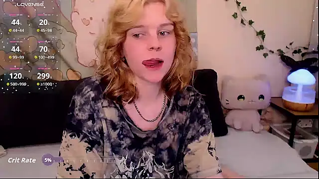 Snapshot of Moona_xx chatting on 04-23-26, 10:56 Moona xx online show from 04-23-26, 10:56