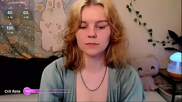 Snapshot of Moona_xx chatting on 05-10-26, 10:59 Moona xx online show from 05-10-26, 10:59