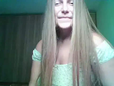 Evasapples online show from 09-15-25, 03:23