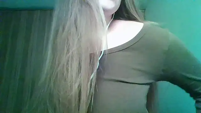 Snapshot of Evasapples chatting on 04-30-26, 08:57 Evasapples online show from 04-30-26, 08:57