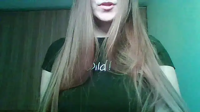 Snapshot of Evasapples chatting on 05-06-26, 01:49 Evasapples online show from 05-06-26, 01:49