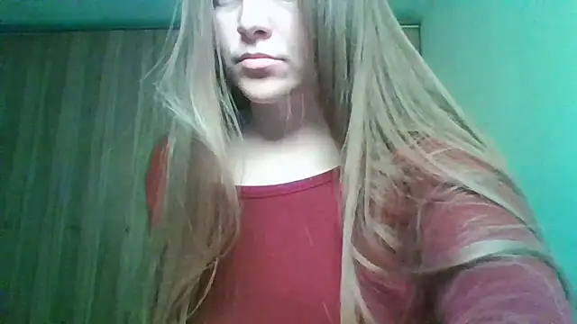 Snapshot of Evasapples chatting on 05-08-26, 03:17 Evasapples online show from 05-08-26, 03:17