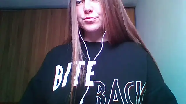 Snapshot of Evasapples chatting on 05-16-26, 07:34 Evasapples online show from 05-16-26, 07:34