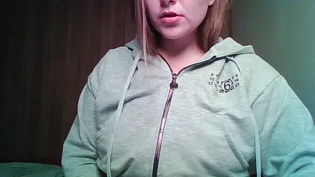 Snapshot of Evasapples chatting on 05-17-26, 07:43 Evasapples online show from 05-17-26, 07:43