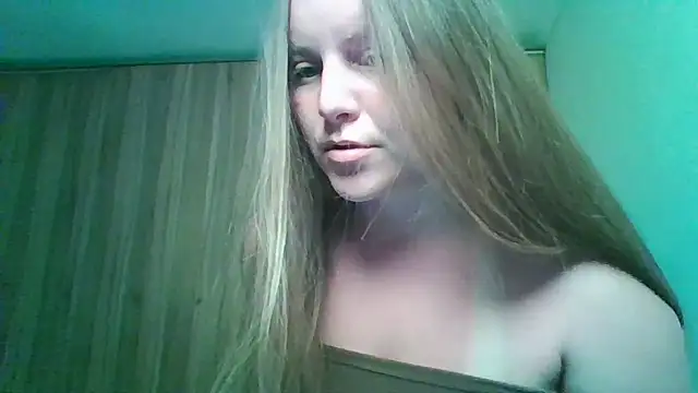 Snapshot of Evasapples chatting on 05-28-26, 12:02 Evasapples online show from 05-28-26, 12:02