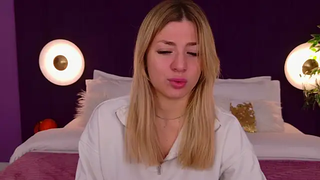 HelenaMorgan online show from 10-21-25, 03:07