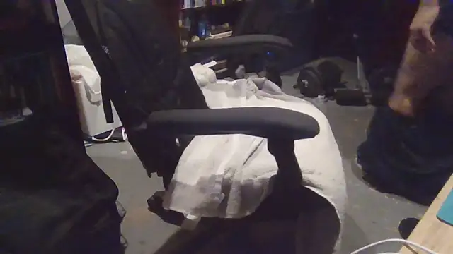 Snapshot of Chef-Munchies69 chatting on 10-30-25, 04:03 Chef-Munchies69 online show from 10-30-25, 04:03