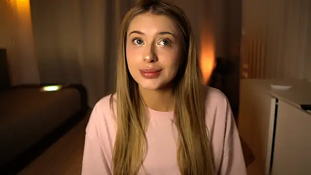 Snapshot of elisa_moon chatting on 12-08-24, 03:10 elisa moon online show from 12-08-24, 03:10