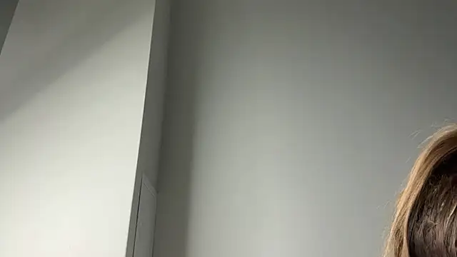 Snapshot of elisa_moon chatting on 01-14-25, 01:36 elisa moon online show from 01-14-25, 01:36