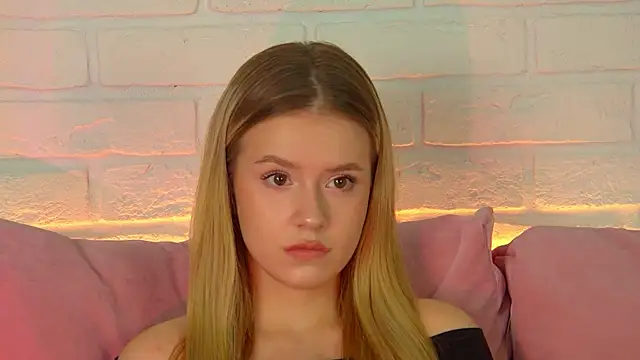 MilanaBalmain online show from 10-22-25, 04:07