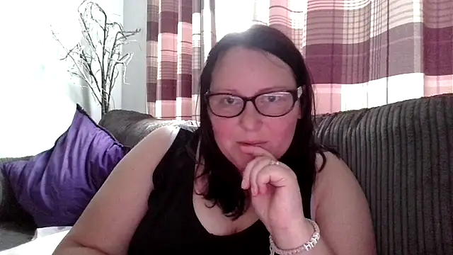 Snapshot of Curvy-Clare-30 chatting on 08-02-26, 07:01 Curvy-Clare-30 online show from 08-02-26, 07:01