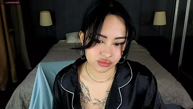 Snapshot of baby__kim chatting on 12-13-25, 08:04 baby kim online show from 12-13-25, 08:04