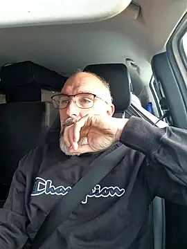 Snapshot of Crosss-23cm chatting on 02-08-25, 03:21 Crosss-23cm online show from 02-08-25, 03:21