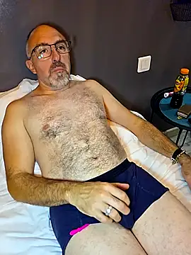 Snapshot of Crosss-23cm chatting on 10-12-25, 06:40 Crosss-23cm online show from 10-12-25, 06:40