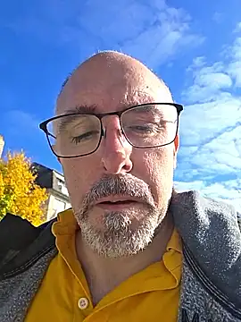 Snapshot of Crosss-23cm chatting on 10-14-25, 10:27 Crosss-23cm online show from 10-14-25, 10:27