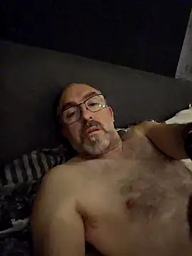 Snapshot of Crosss-23cm chatting on 10-20-25, 07:25 Crosss-23cm online show from 10-20-25, 07:25