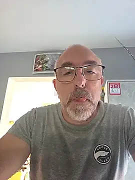 Snapshot of Crosss-23cm chatting on 06-23-26, 07:28 Crosss-23cm online show from 06-23-26, 07:28