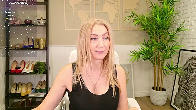 LadyLeea online show from 12-18-25, 05:35