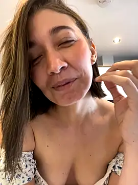 Snapshot of adarussell chatting on 09-26-25, 11:25 adarussell online show from 09-26-25, 11:25