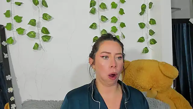 JanneKim online show from 12-01-25, 03:55