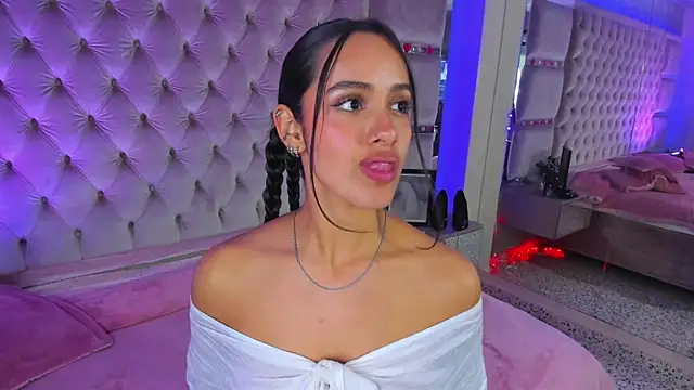 Snapshot of Harii_02 chatting on 05-19-26, 01:56 Harii 02 online show from 05-19-26, 01:56