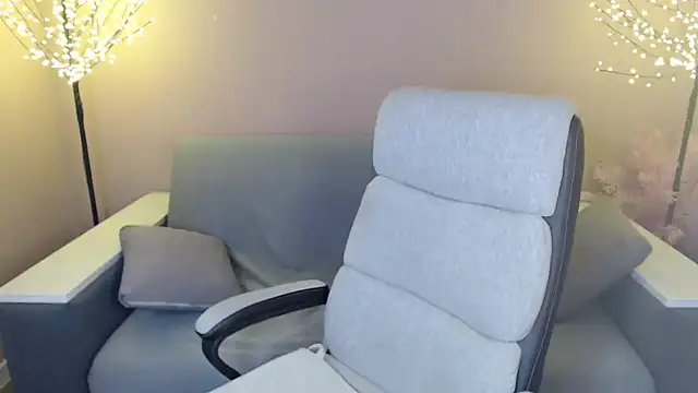 Snapshot of Ritaneer chatting on 12-13-24, 09:35 Ritaneer online show from 12-13-24, 09:35