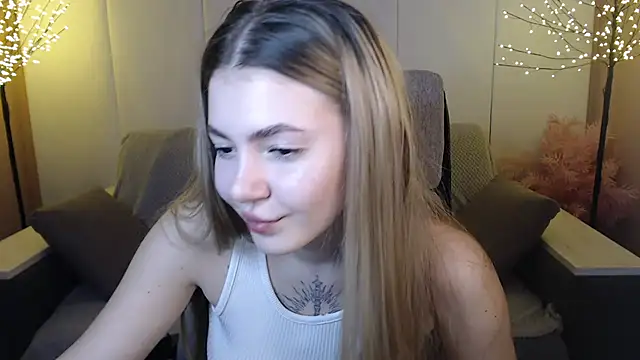 Snapshot of Ritaneer chatting on 01-08-25, 12:15 Ritaneer online show from 01-08-25, 12:15