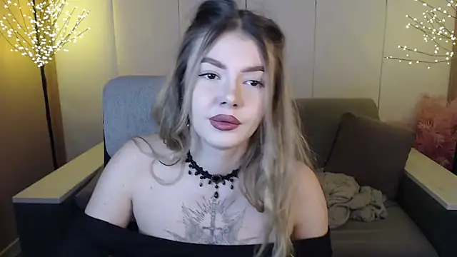 Snapshot of Ritaneer chatting on 02-25-25, 12:34 Ritaneer online show from 02-25-25, 12:34