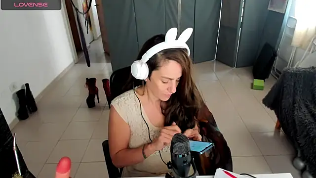 jessiburningheels online show from 02-18-25, 01:22