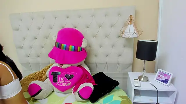 Little Helen online show from 01-21-25, 01:22