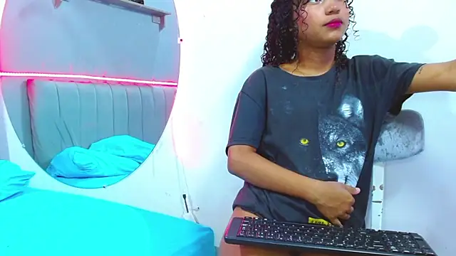 minimi naty online show from 12-18-24, 07:08